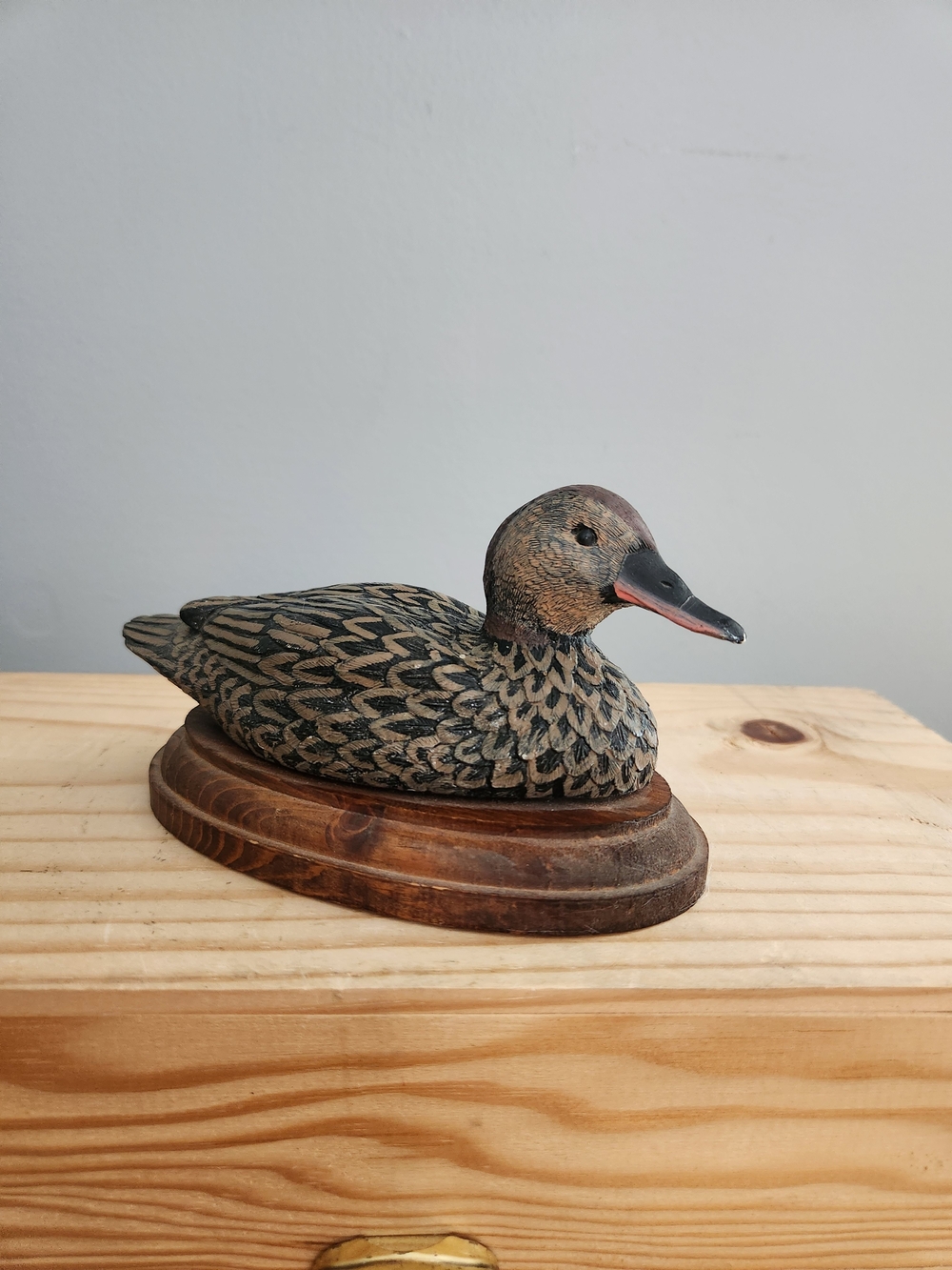 Wooden Duck Décor On Display Mount